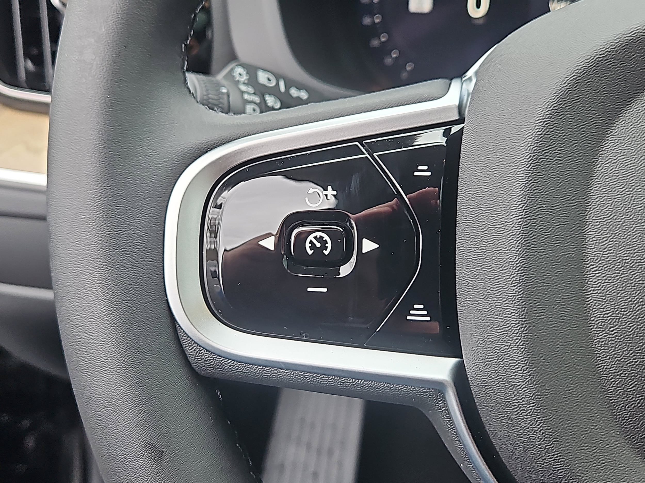 New 2026 Volvo XC60 B5 Plus w/ Protection Package Premier AWD/4WD image 14