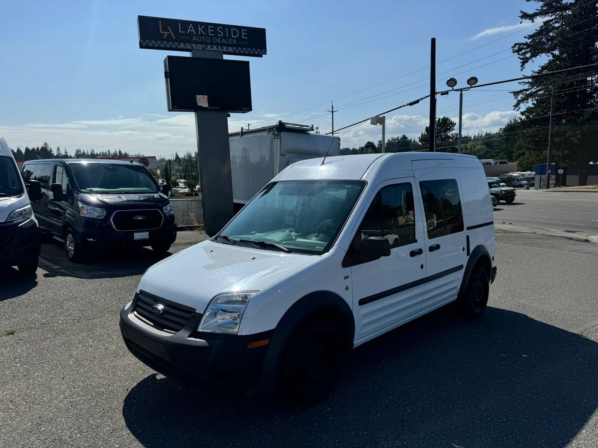 Used 2010 Ford Transit Connect XLT FWD image 1