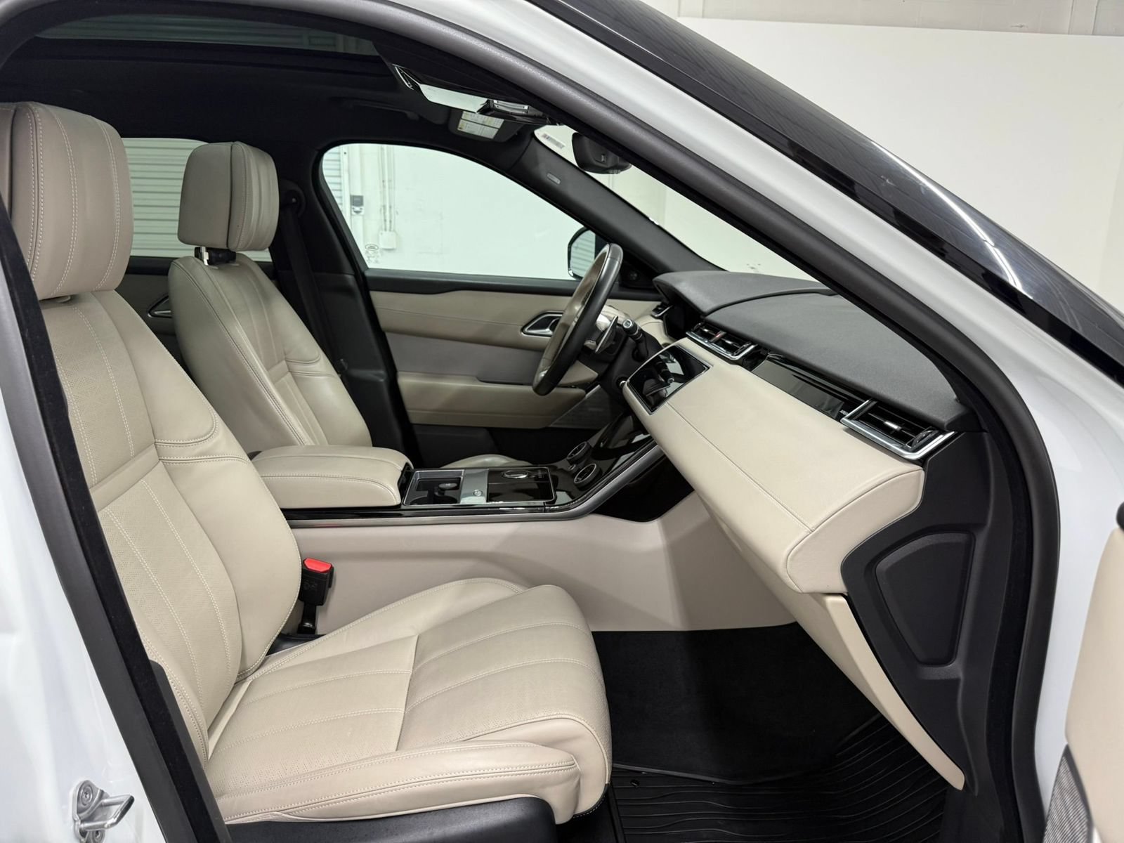 Used 2019 Land Rover Range Rover Velar R-Dynamic HSE AWD/4WD image 33