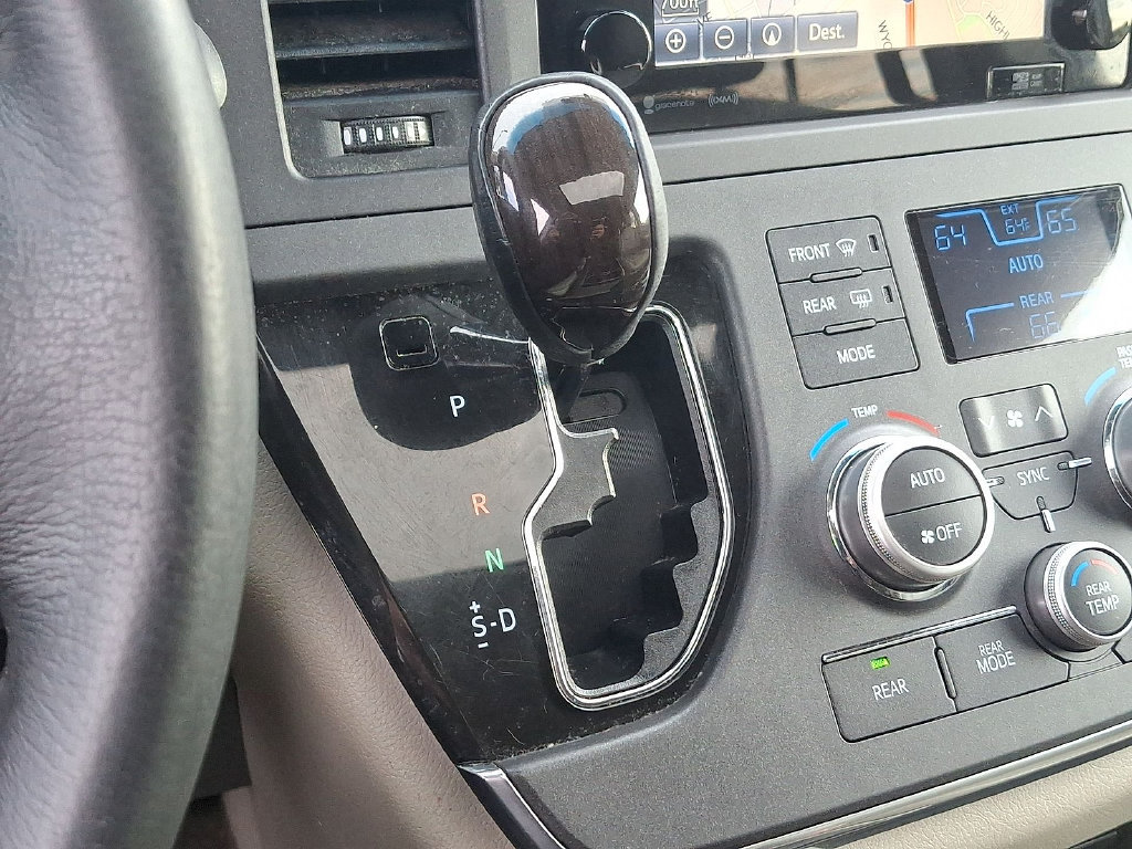 Used 2017 Toyota Sienna XLE w/ XLE Navigation Package FWD image 15