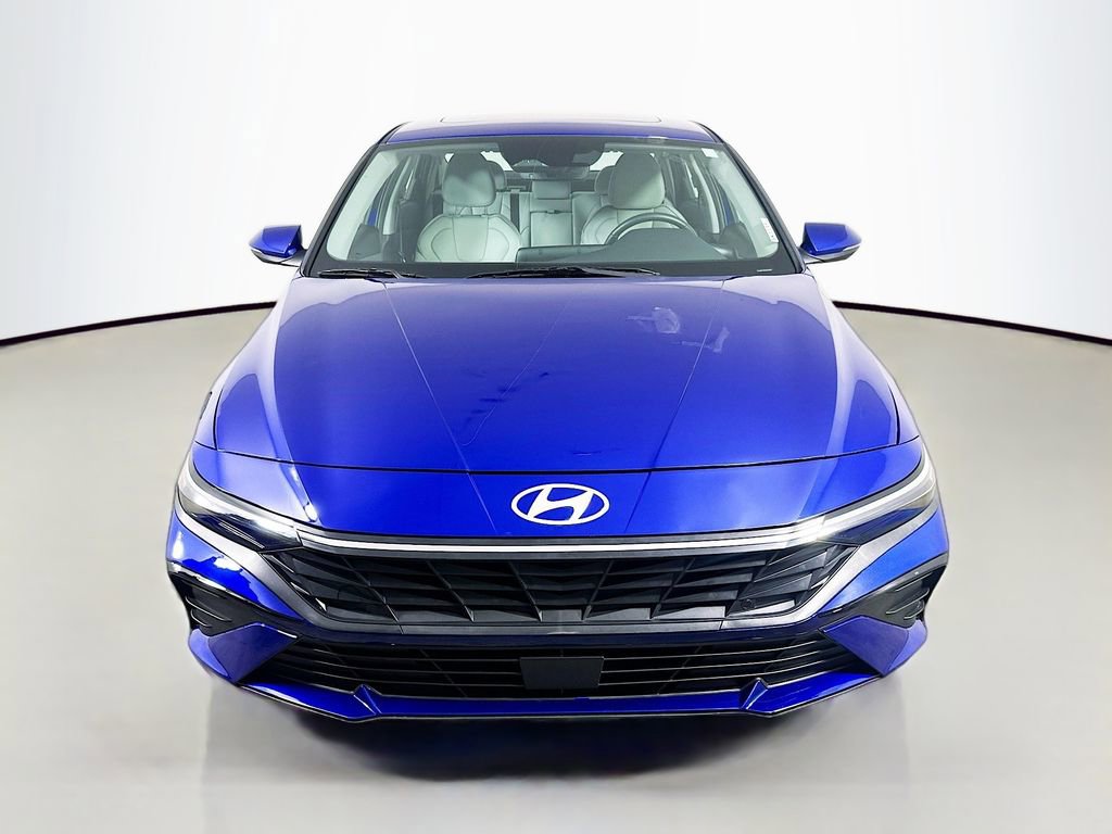 Used 2025 Hyundai Elantra Limited FWD image 2