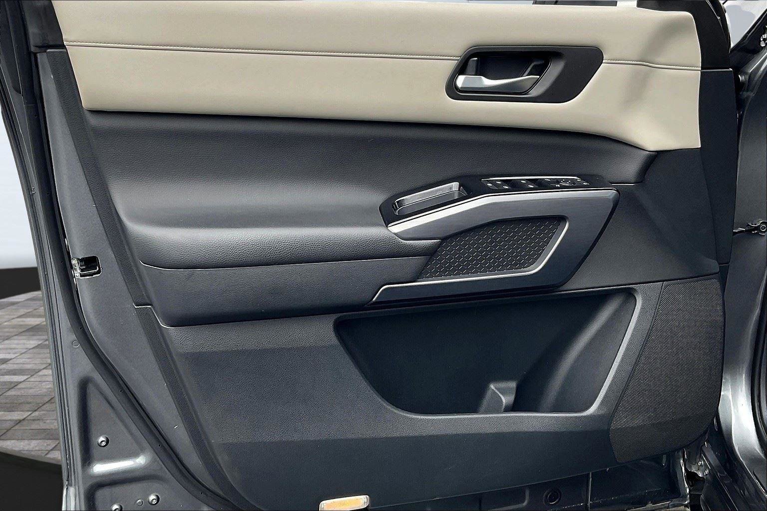 Used 2022 Nissan Pathfinder SL w/ SL Premium Package image 23