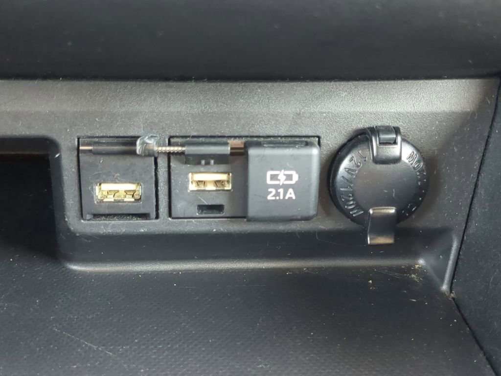 Used 2021 Toyota Highlander LE image 27