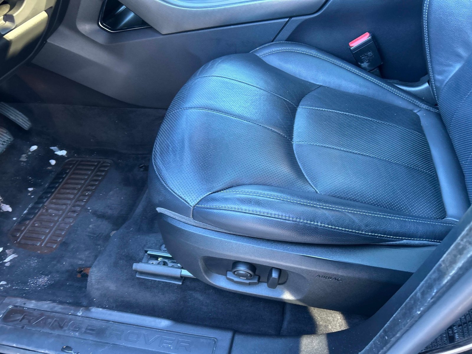 Used 2019 Land Rover Range Rover Evoque SE Premium image 24