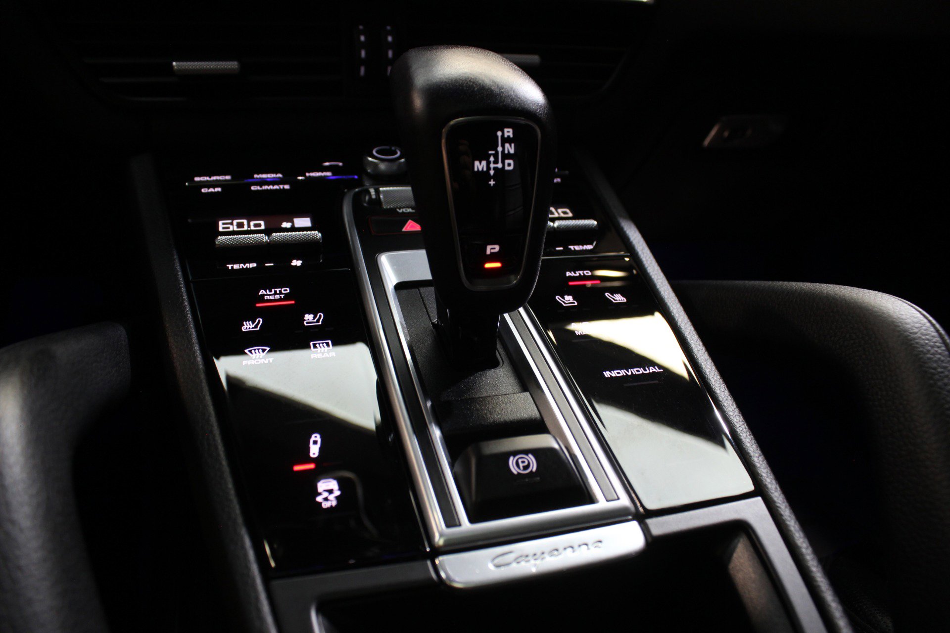 Used 2022 Porsche Cayenne E-Hybrid w/ Premium Package image 55