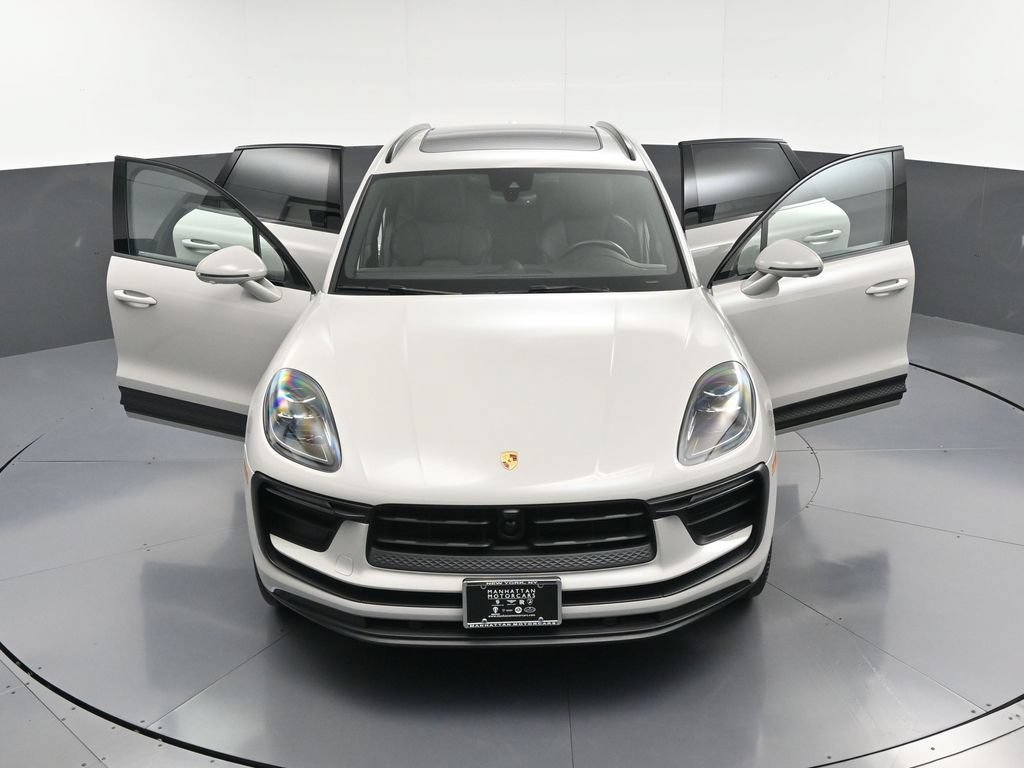 Certified 2023 Porsche Macan Turbo AWD/4WD image 32