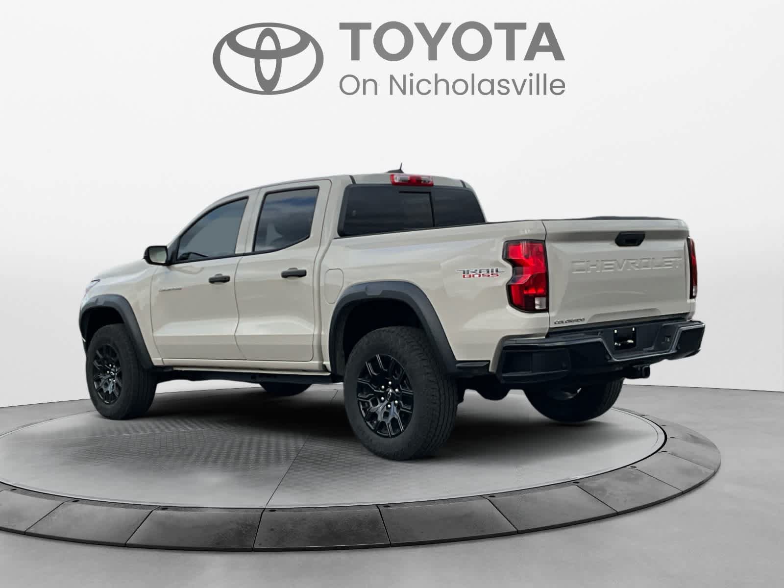 Used 2026 Chevrolet Colorado Trail Boss AWD/4WD image 3