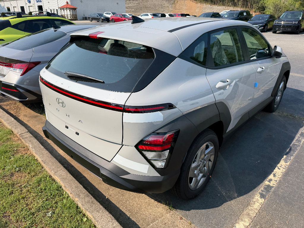 New 2027 Hyundai Kona SE FWD image 3