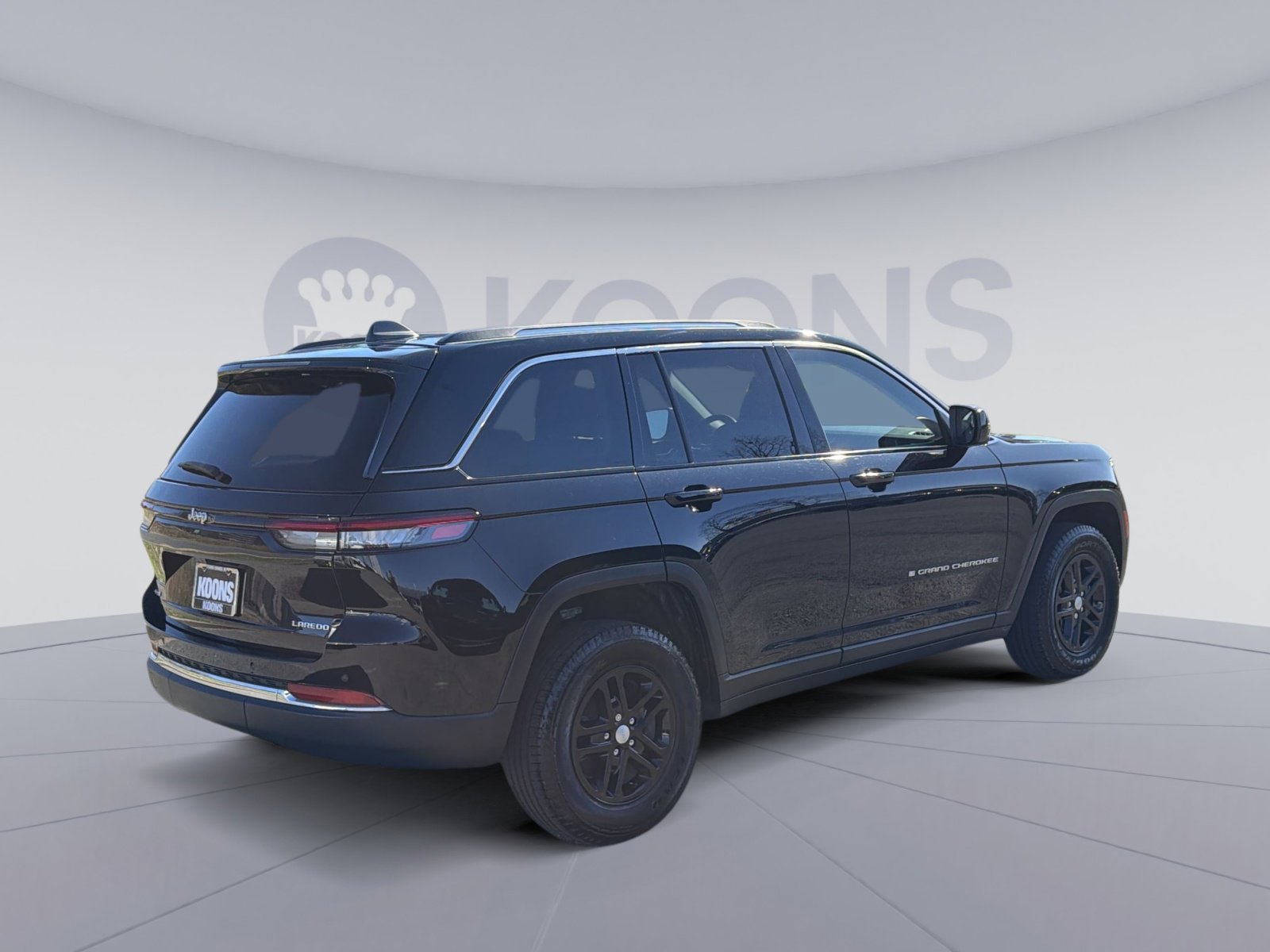 Used 2023 Jeep Grand Cherokee Laredo w/ Luxury Tech Group I image 7