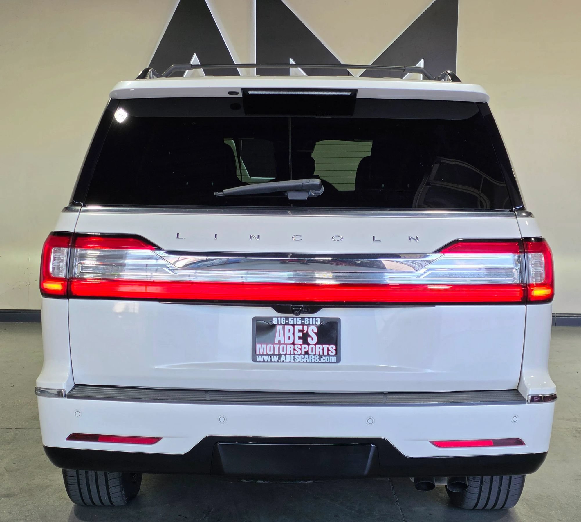 Used 2019 Lincoln Navigator Reserve AWD/4WD image 5