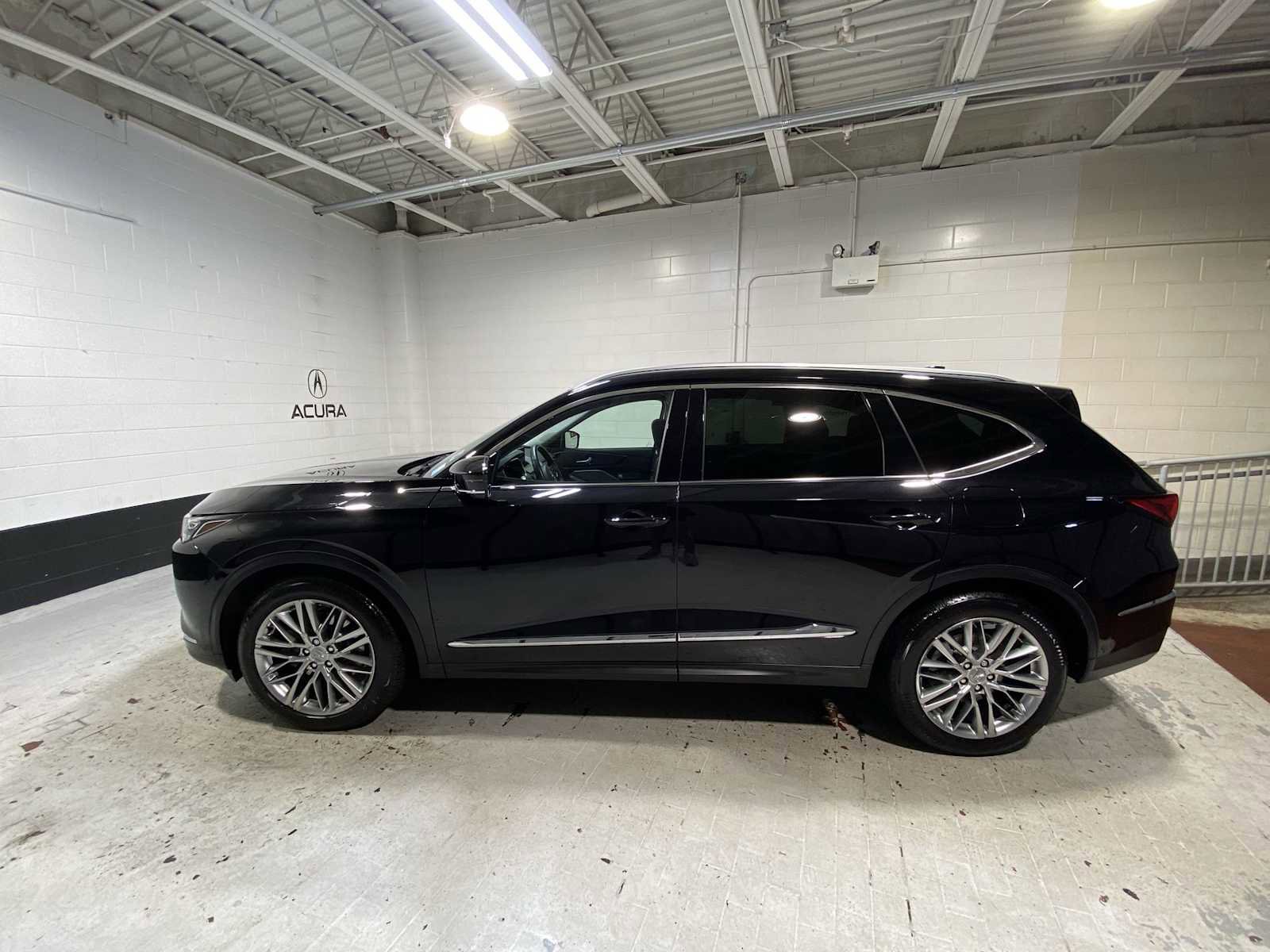 Certified 2023 Acura MDX SH-AWD w/ Advance Package image 3