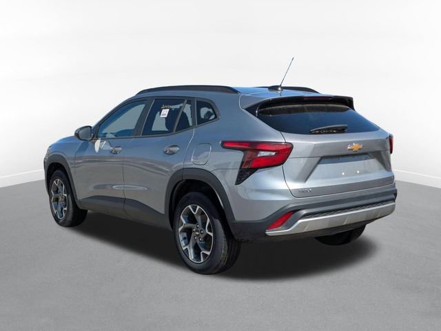 Used 2025 Chevrolet Trax LT w/ LT Convenience Package FWD image 4