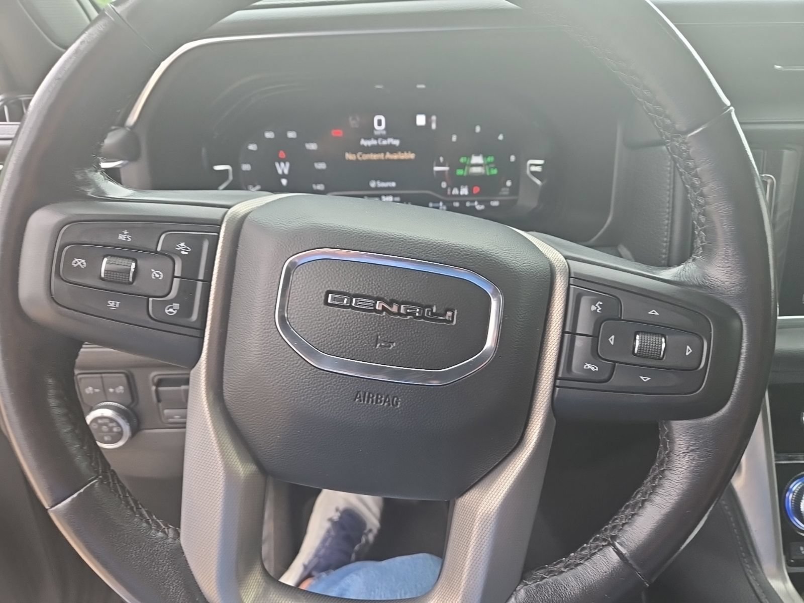 Used 2022 GMC Yukon Denali w/ Denali Premium Package AWD/4WD image 12