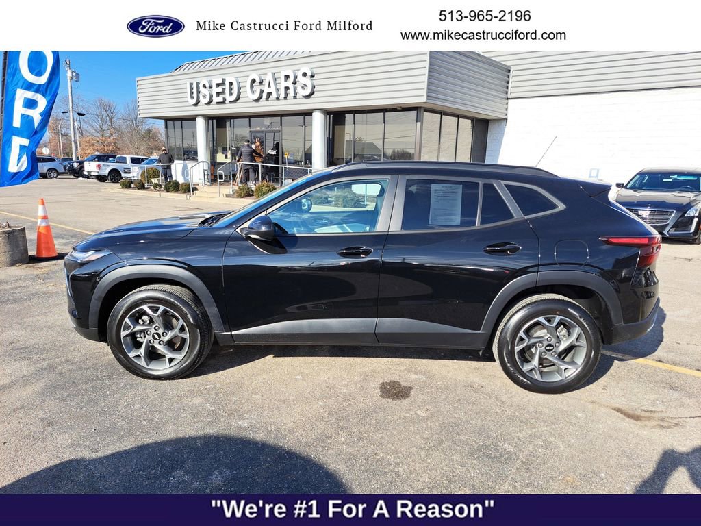 Used 2024 Chevrolet Trax LT w/ Driver Confidence Package image 2