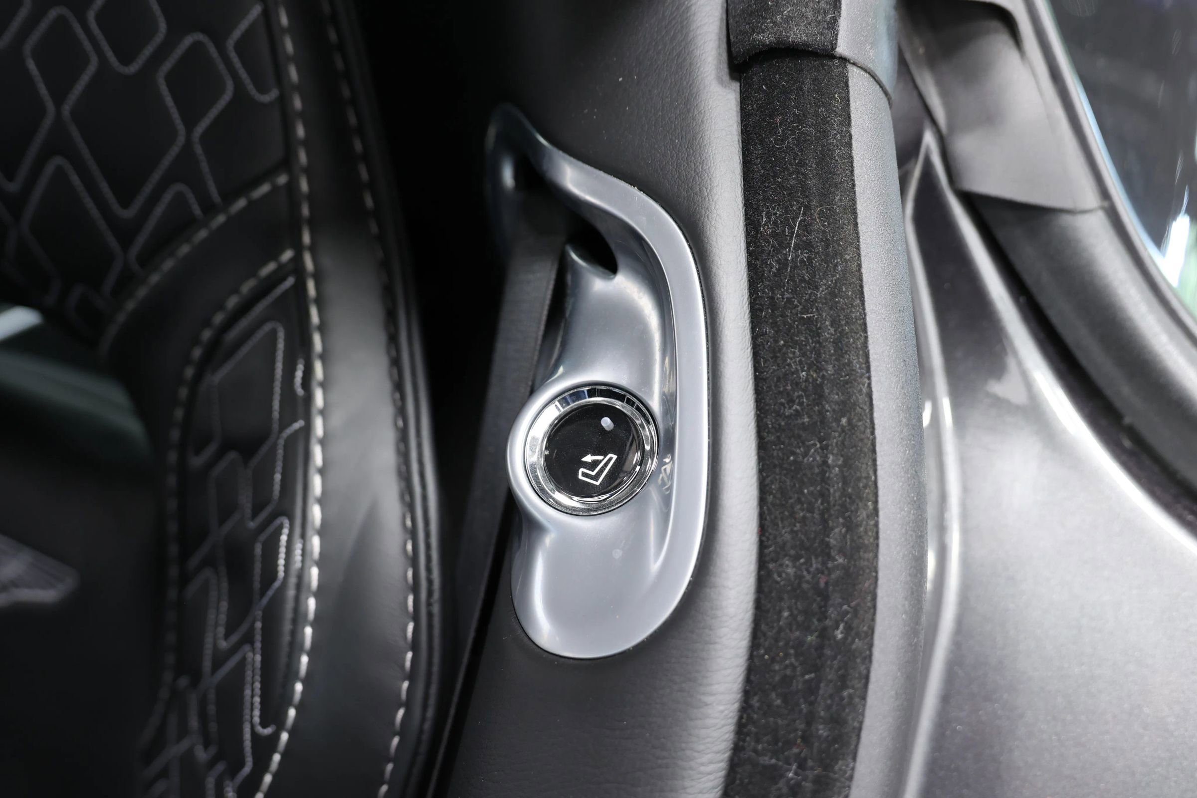 Used 2015 Aston Martin Rapide S image 48