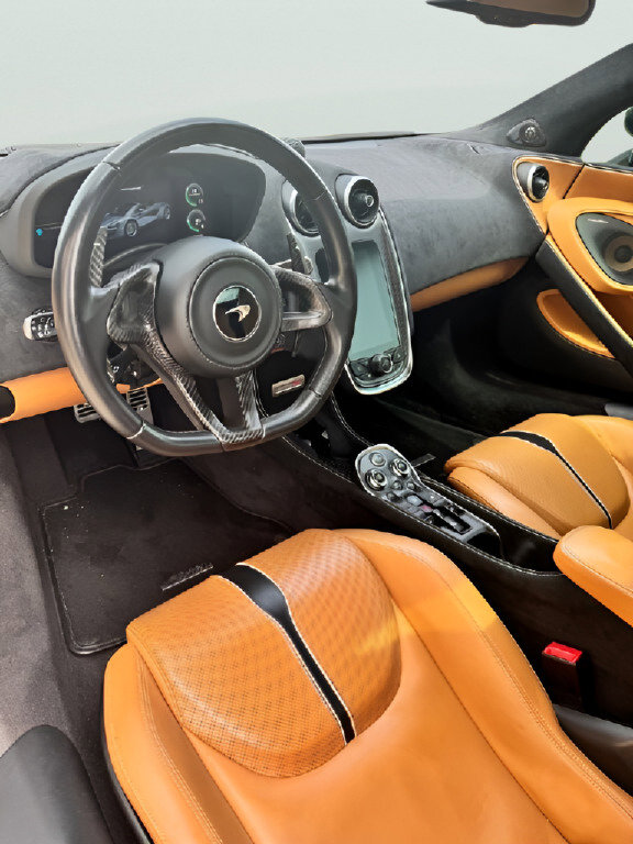 Used 2019 McLaren 570S Spider image 24