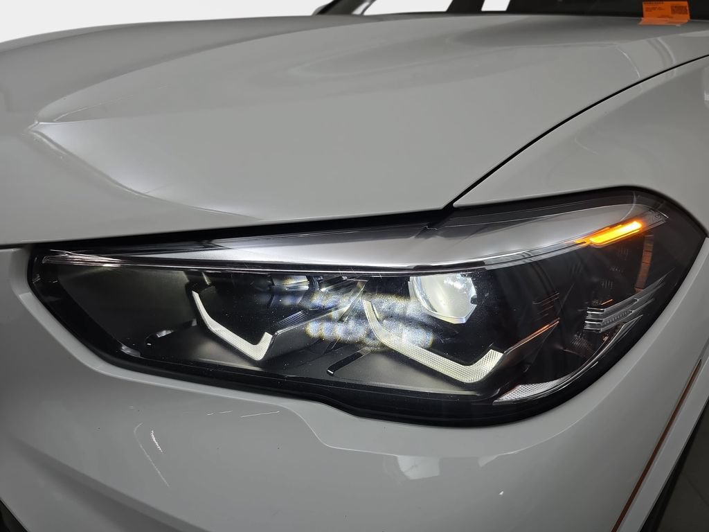 Used 2022 BMW X5 xDrive40i w/ M Sport Package AWD/4WD image 32