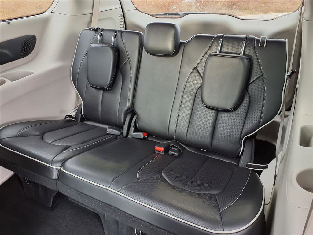 Used 2024 Chrysler Pacifica Limited image 28