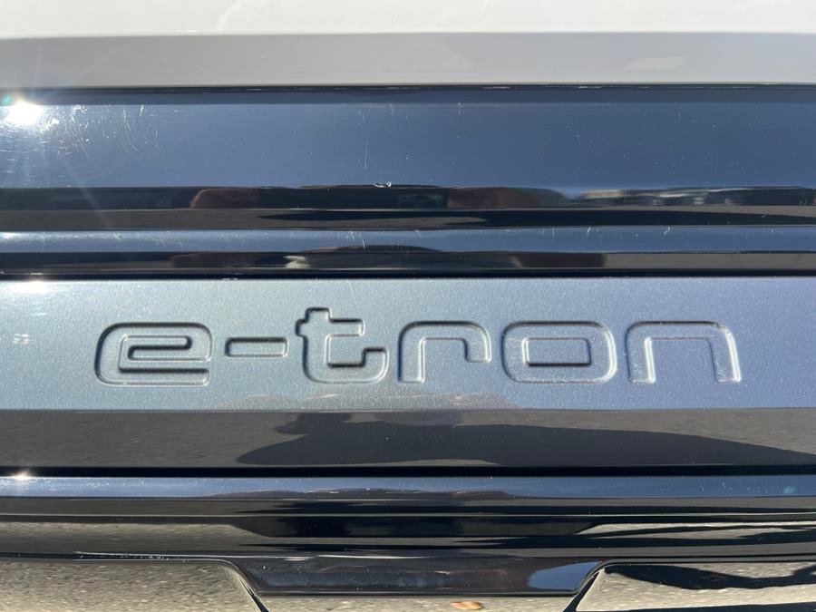 Used 2024 Audi Q8 e-tron Premium Plus w/ Premium Plus Package image 49