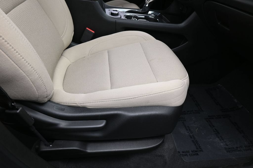 Used 2023 Chevrolet Traverse LS FWD image 40