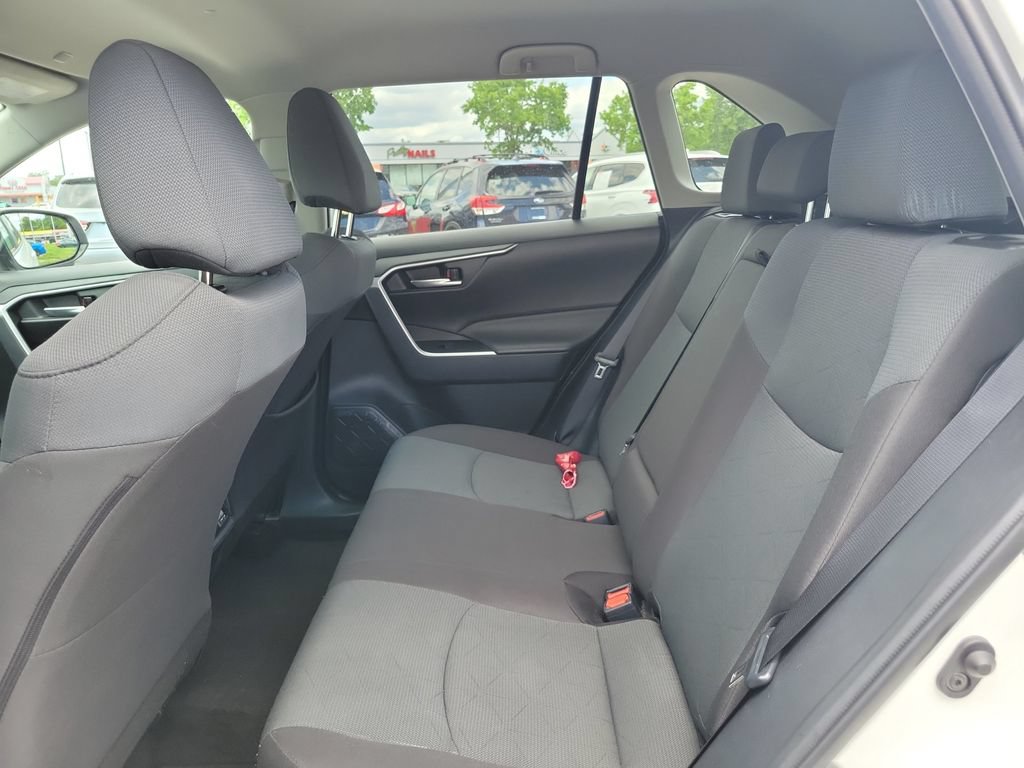 Used 2025 Toyota RAV4 XLE FWD image 14