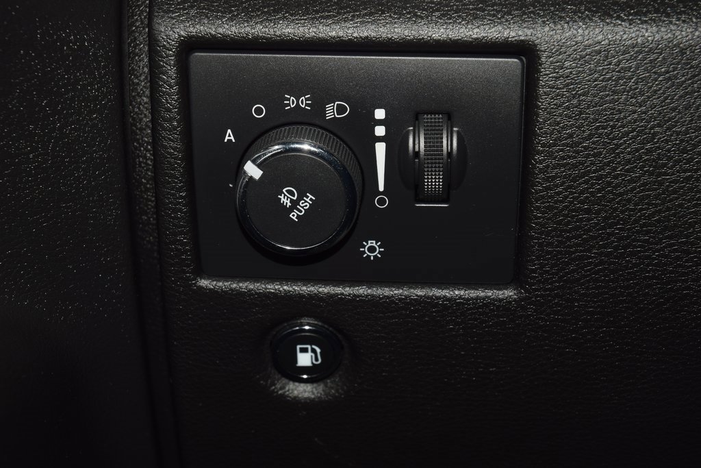 Used 2017 Jeep Grand Cherokee Limited image 36