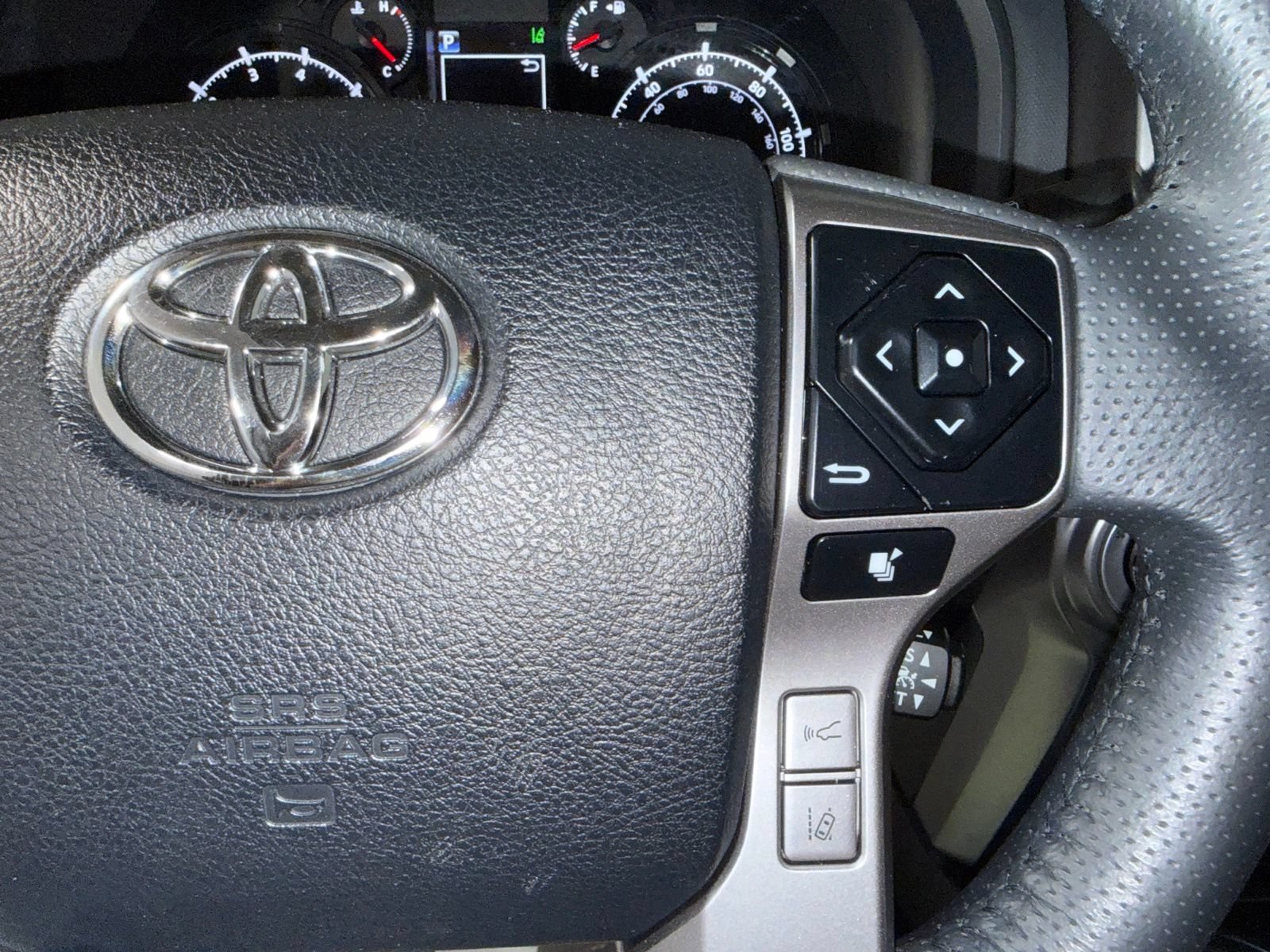 Used 2024 Toyota 4Runner SR5 AWD/4WD image 31