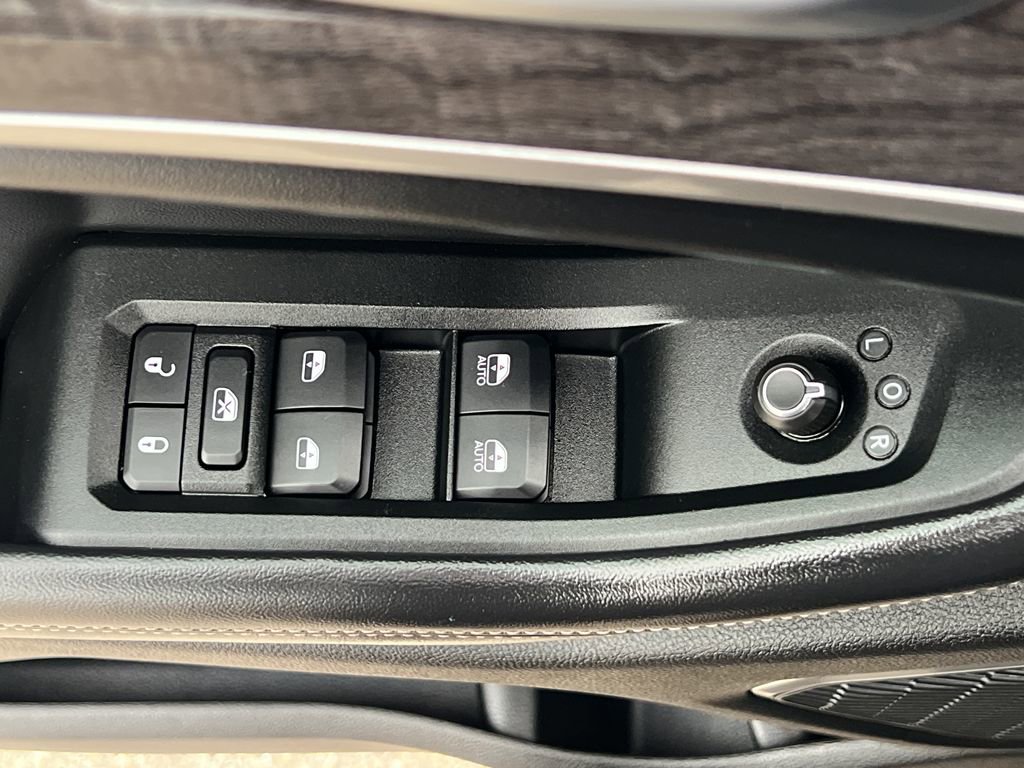 Used 2024 Jeep Grand Cherokee Limited w/ Luxury Tech Group II image 13