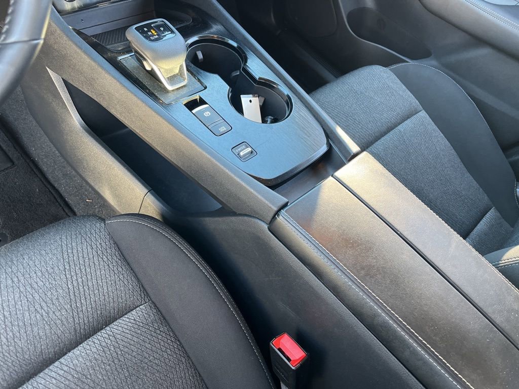 Used 2025 Nissan Rogue SV image 17