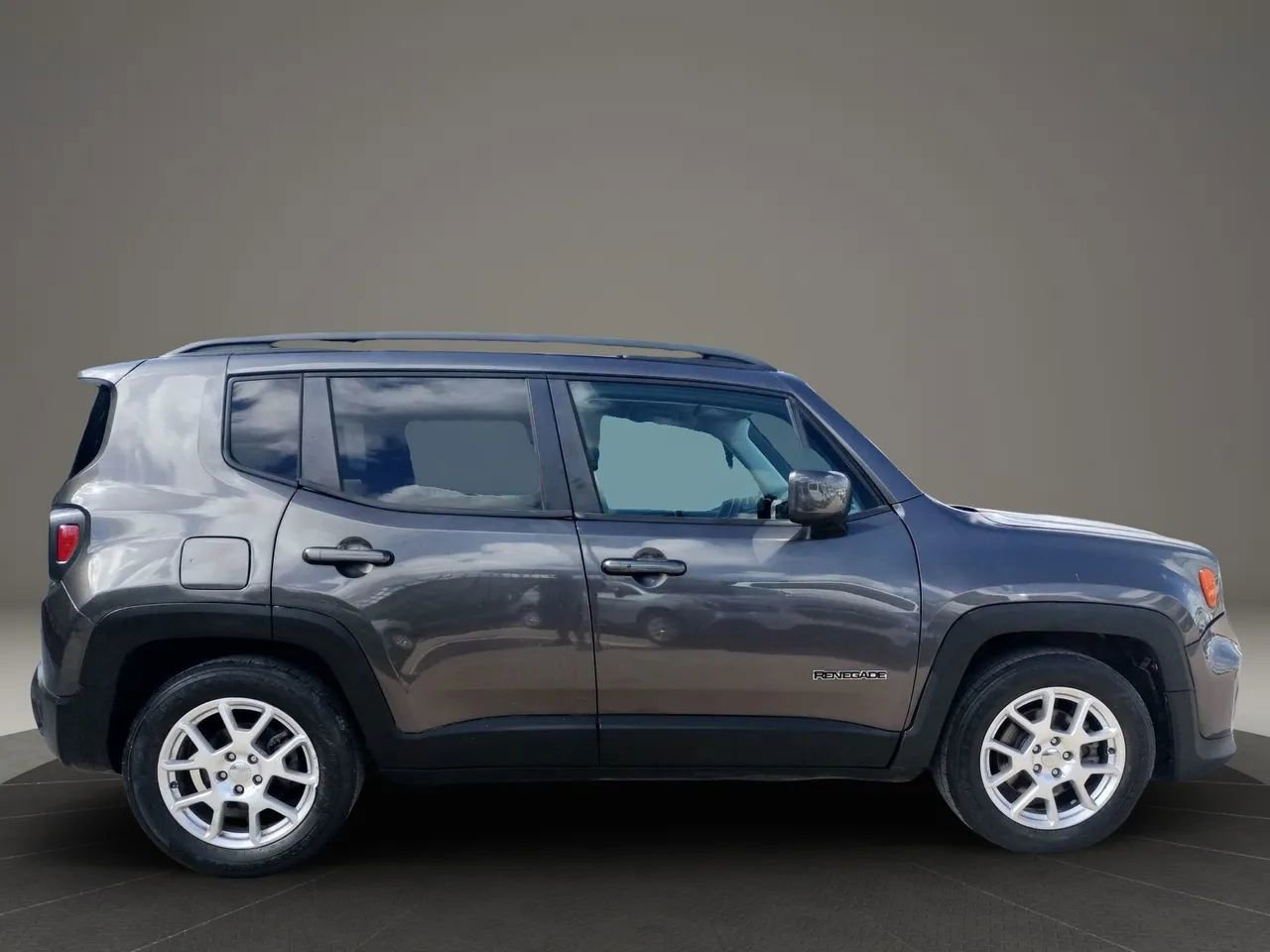 Used 2019 Jeep Renegade Latitude image 12