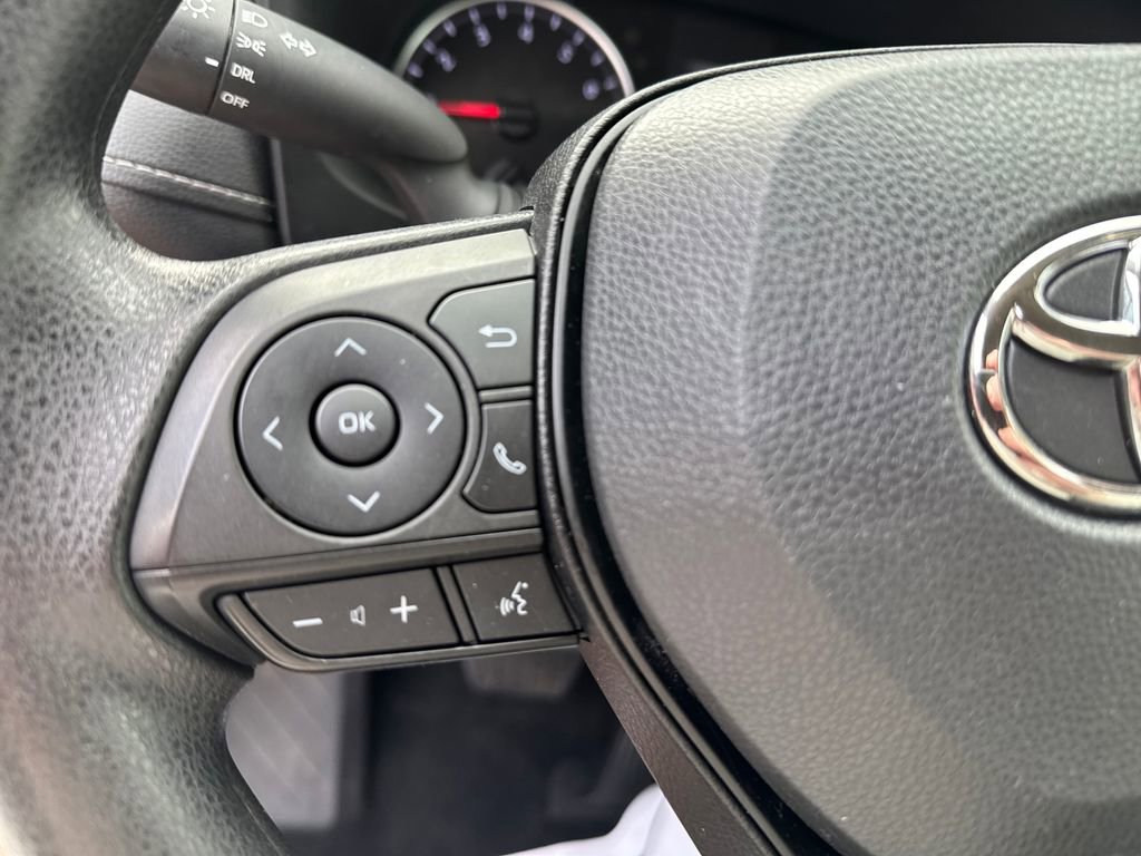 Used 2022 Toyota RAV4 LE image 16