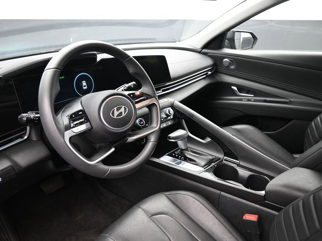 Used 2025 Hyundai Elantra Limited FWD image 20