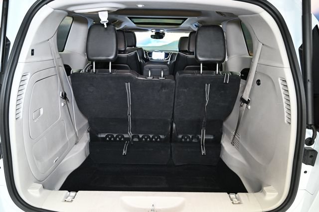 Used 2023 Chrysler Pacifica Limited FWD image 58