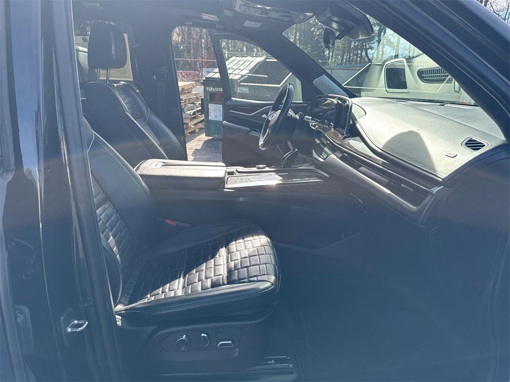Used 2022 Cadillac Escalade ESV Premium Luxury Platinum image 32