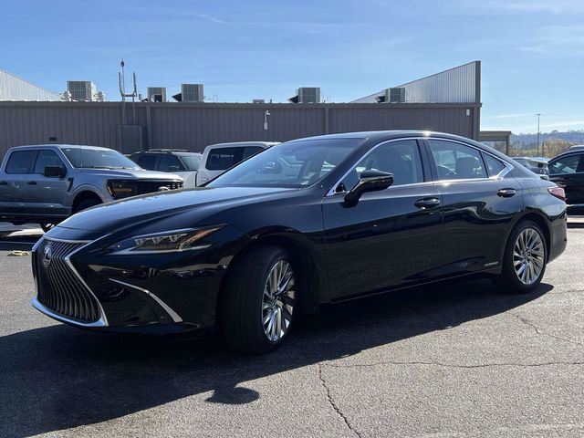 Used 2020 Lexus ES 300h Ultra Luxury w/ Accessory Package image 8