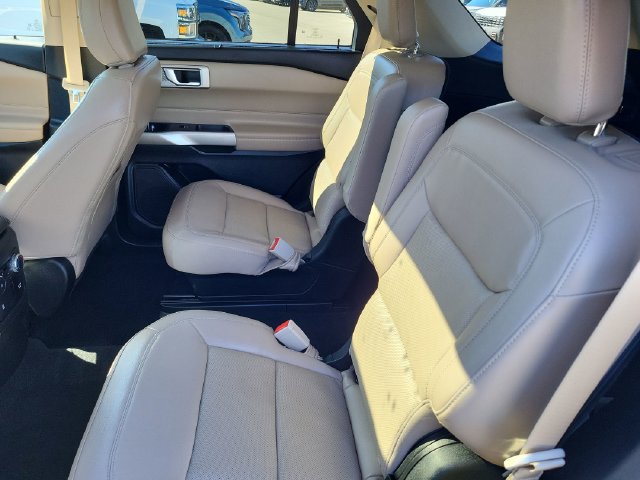 Used 2022 Ford Explorer Limited w/ Equipment Group 301A AWD/4WD image 15