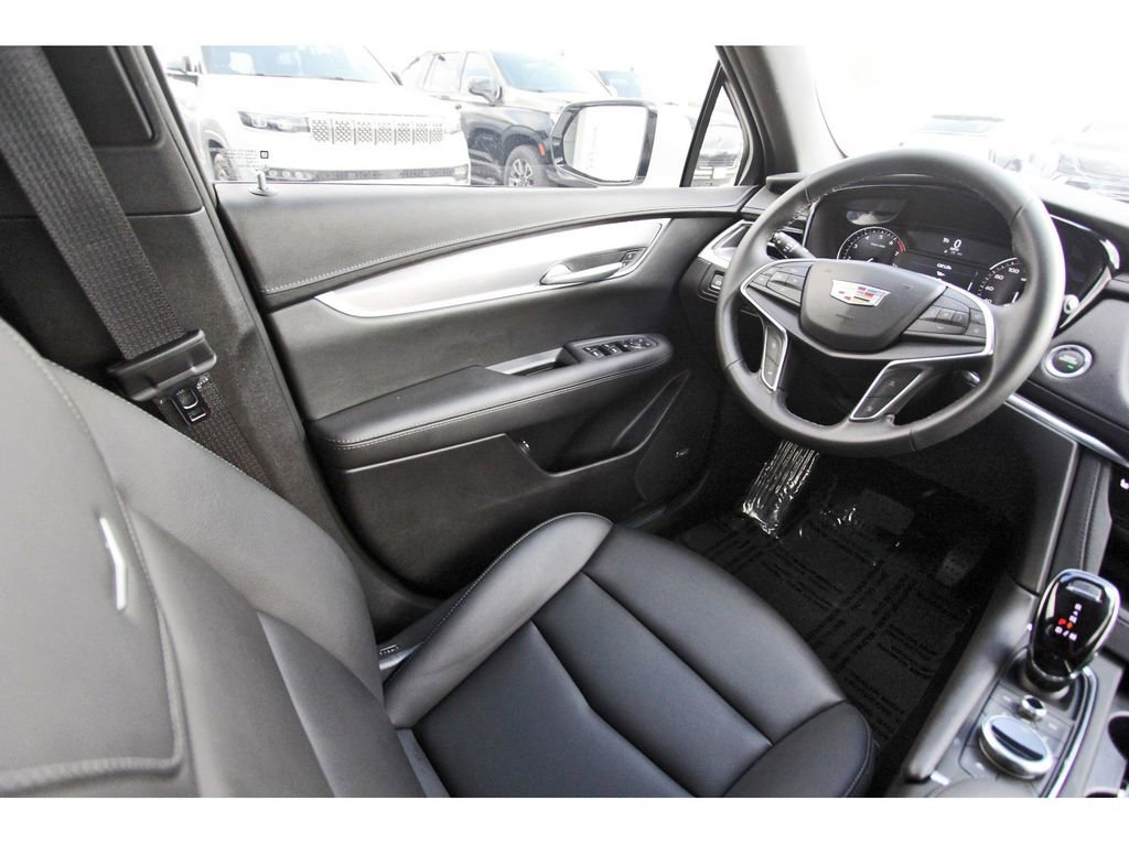 Certified 2025 Cadillac XT5 Luxury image 8