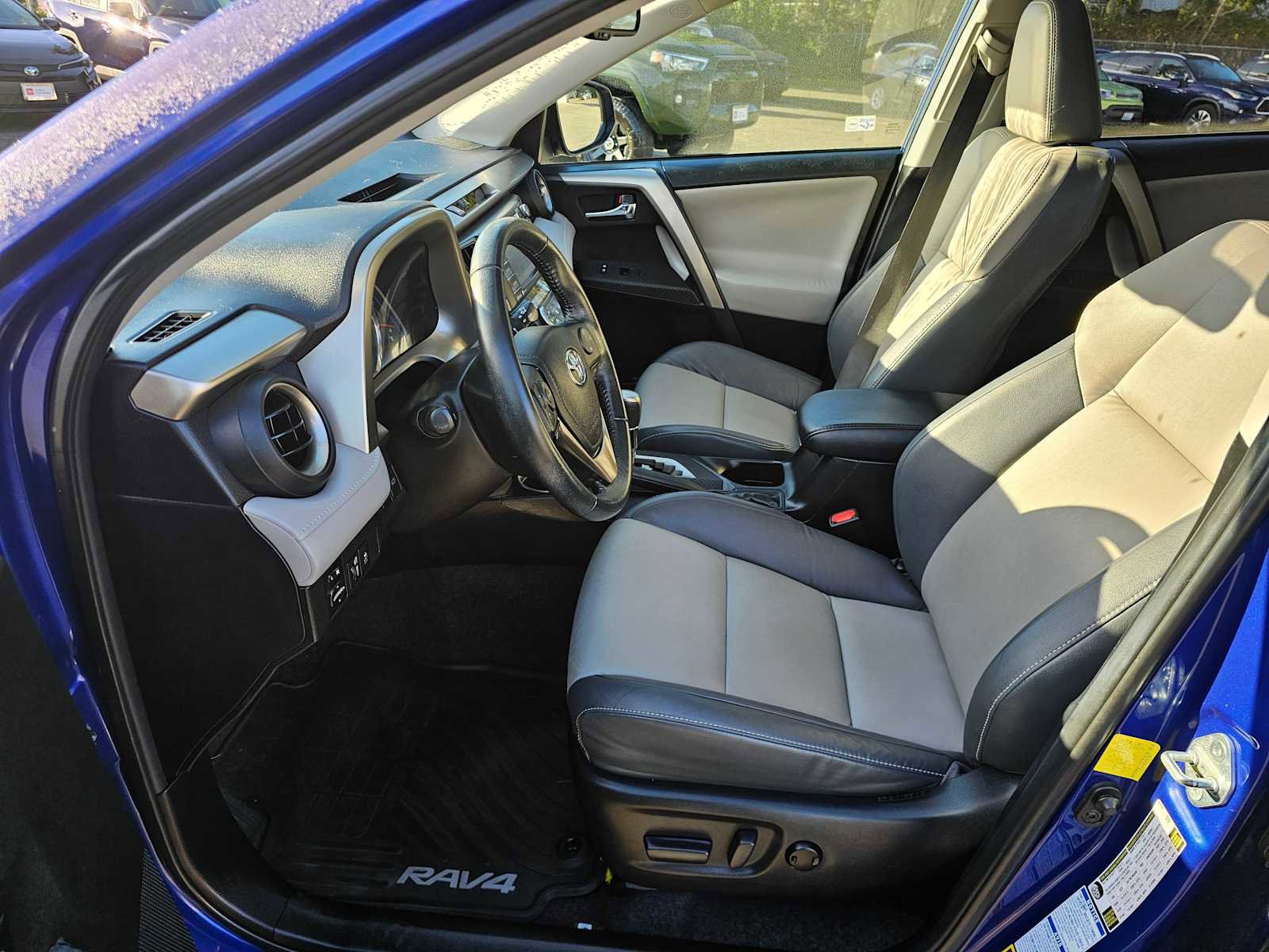 Used 2015 Toyota RAV4 Limited image 20