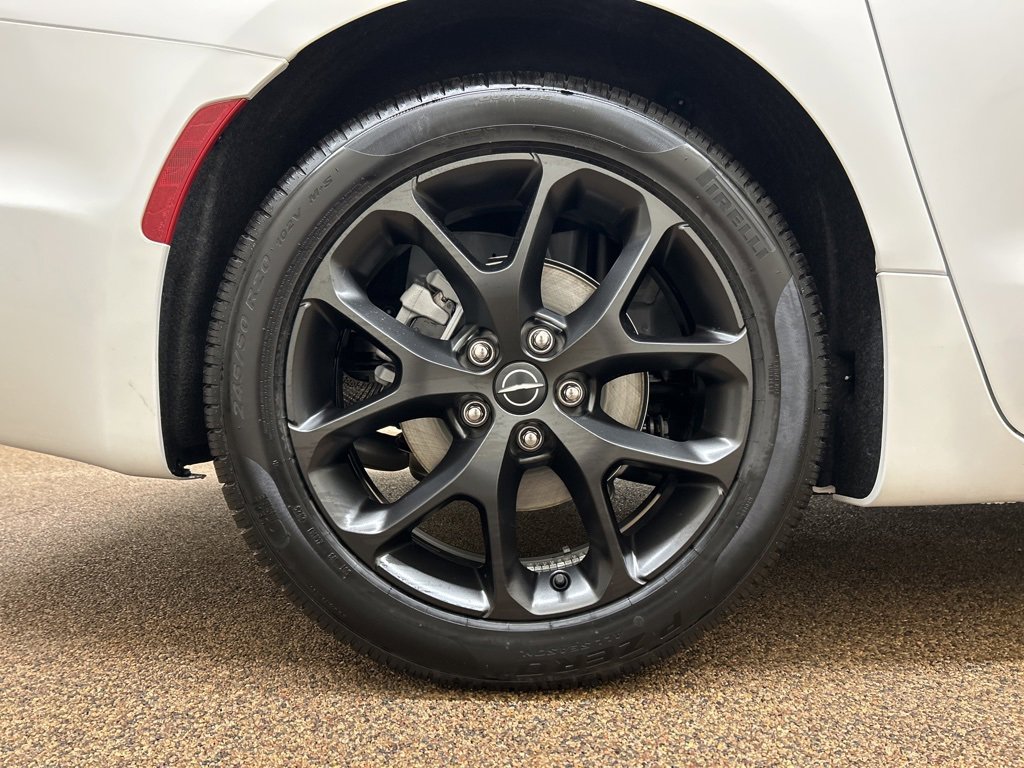 New 2026 Chrysler Pacifica Limited image 28