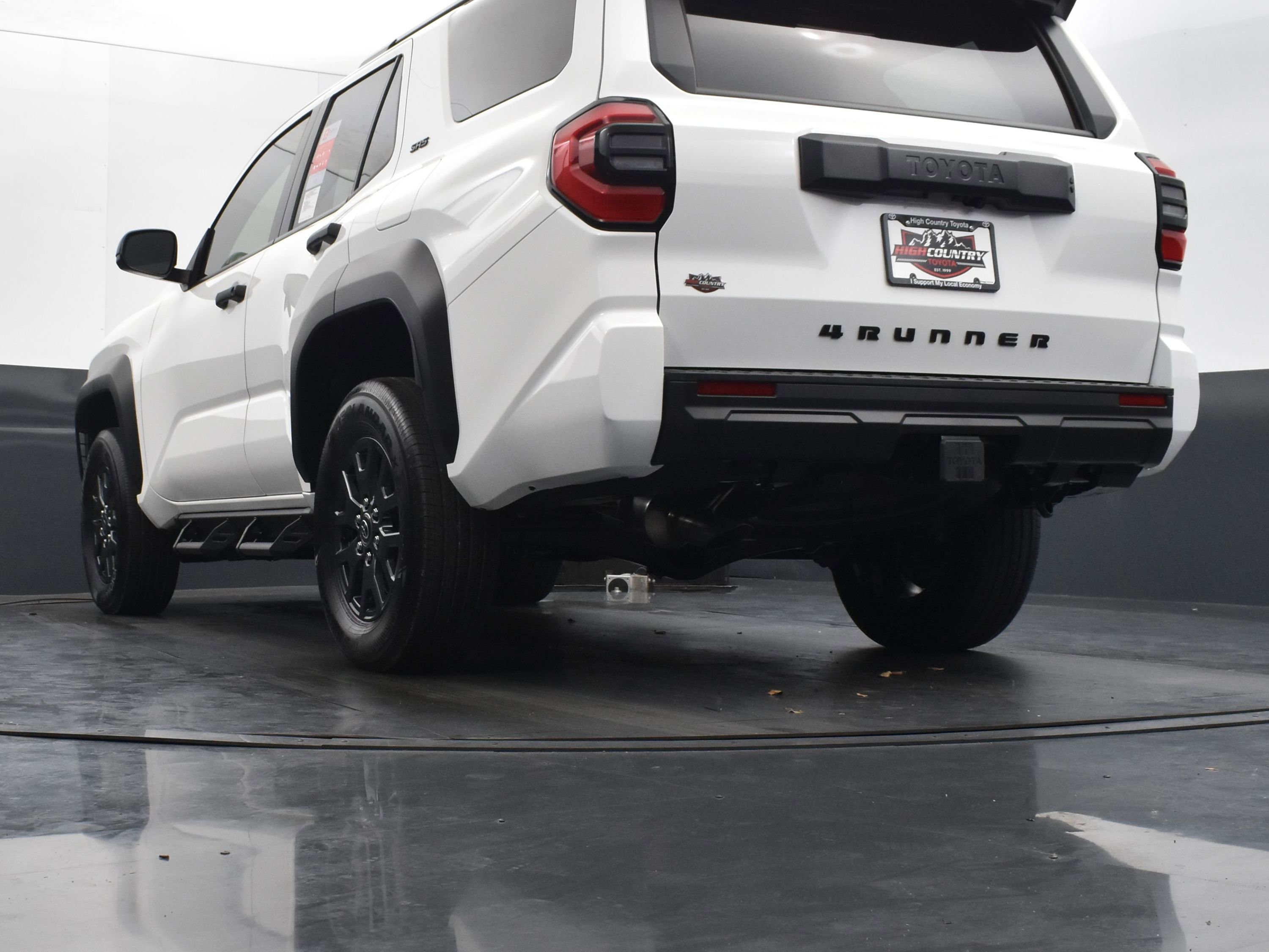 Used 2025 Toyota 4Runner SR5 AWD/4WD image 38