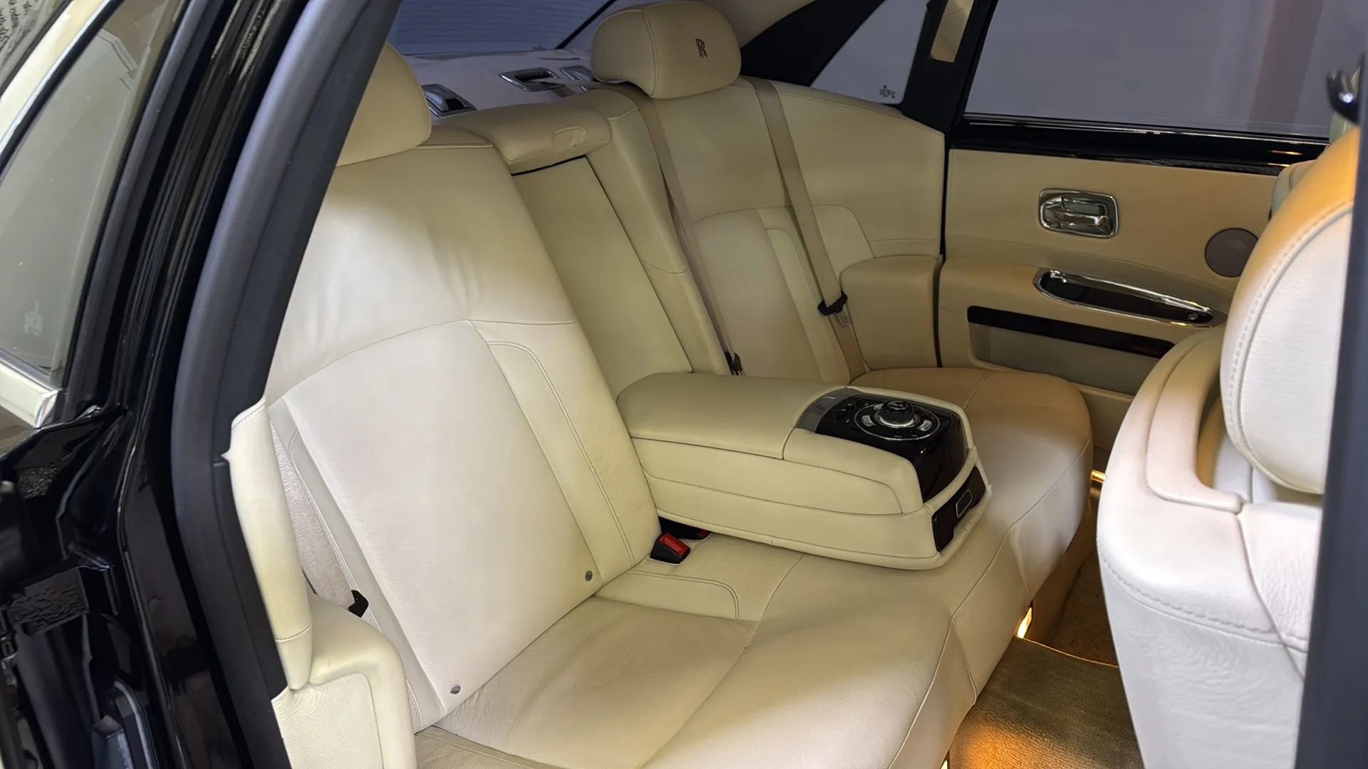 Used 2011 Rolls-Royce Ghost image 26