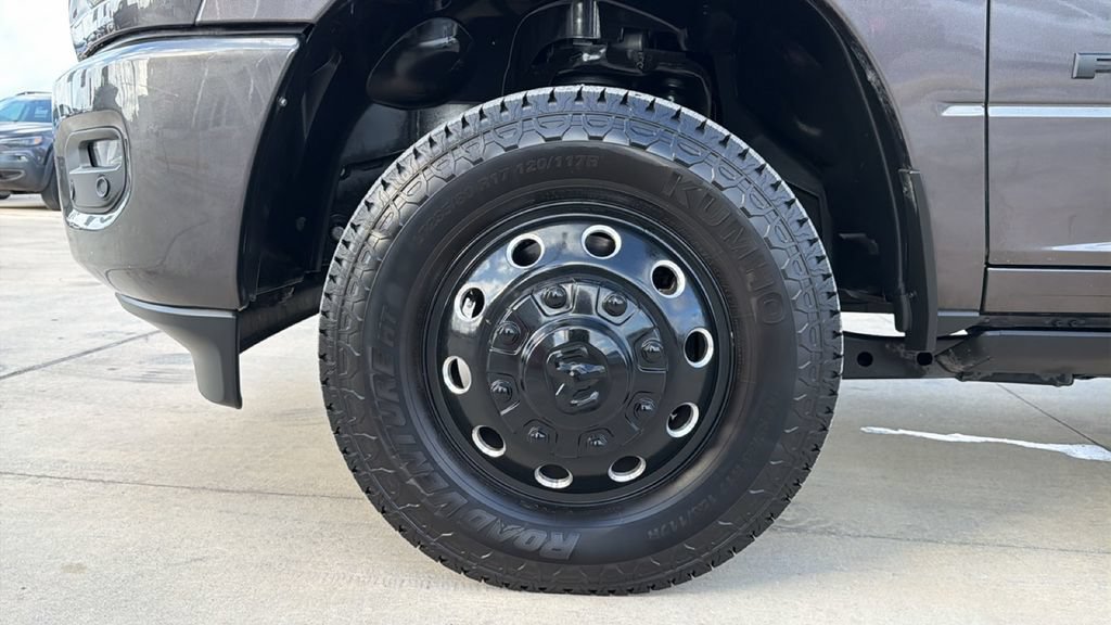Used 2025 RAM 3500 Laramie AWD/4WD image 9