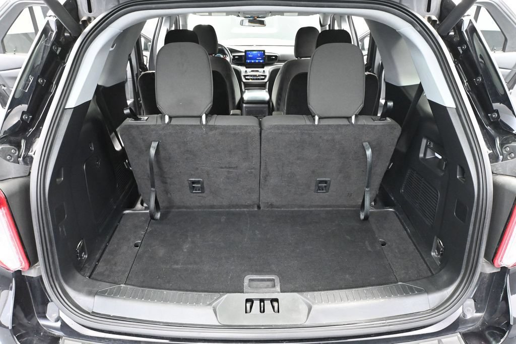 Used 2023 Ford Explorer XLT AWD/4WD image 39