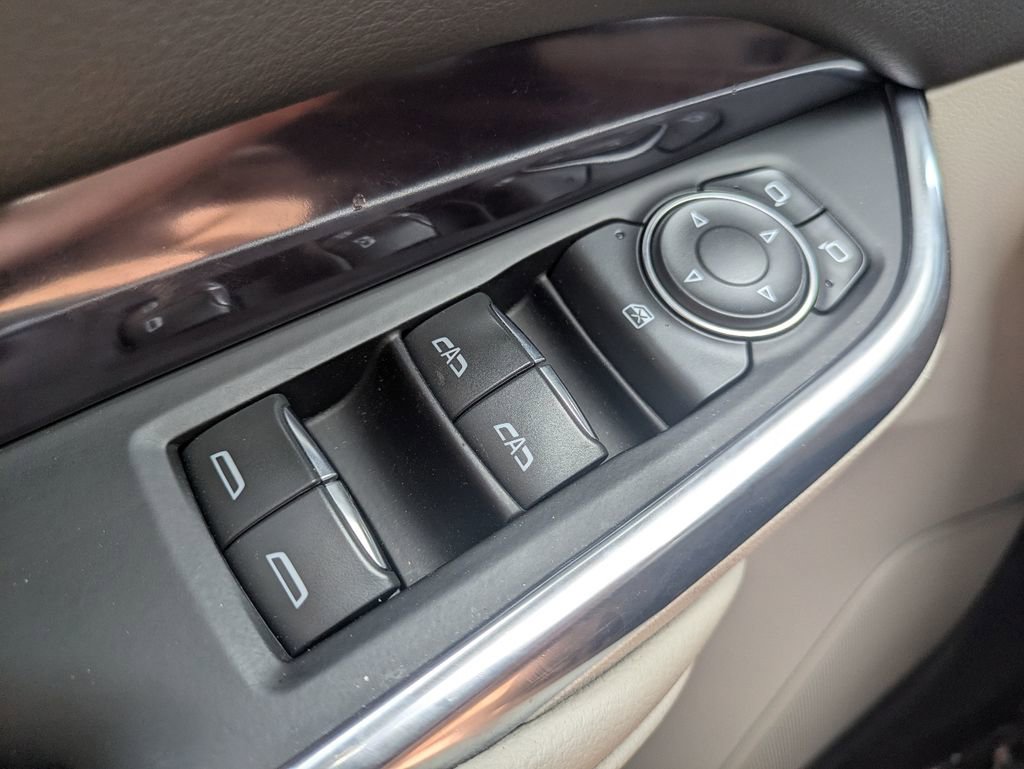 Used 2022 Cadillac XT4 Luxury w/ Cold Weather Package AWD/4WD image 25