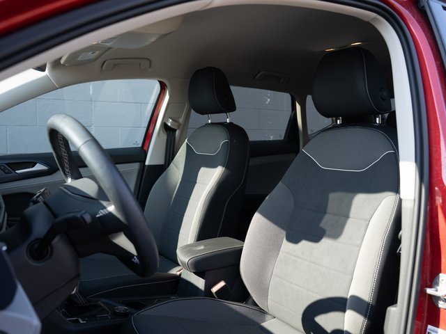 Certified 2024 Volkswagen Taos SE image 4