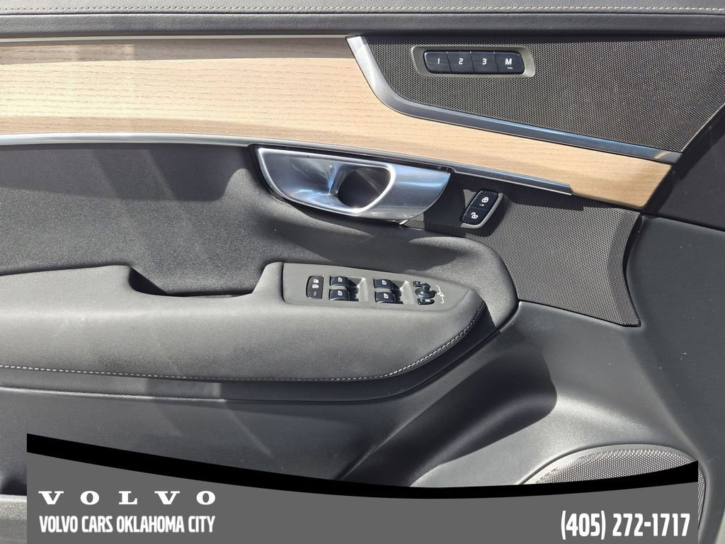 Certified 2025 Volvo XC90 B6 Plus image 22