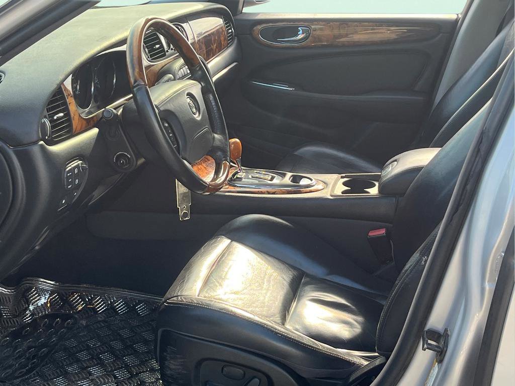 Used 2005 Jaguar XJ8 RWD image 10