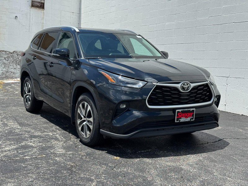 Certified 2024 Toyota Highlander XLE image 2