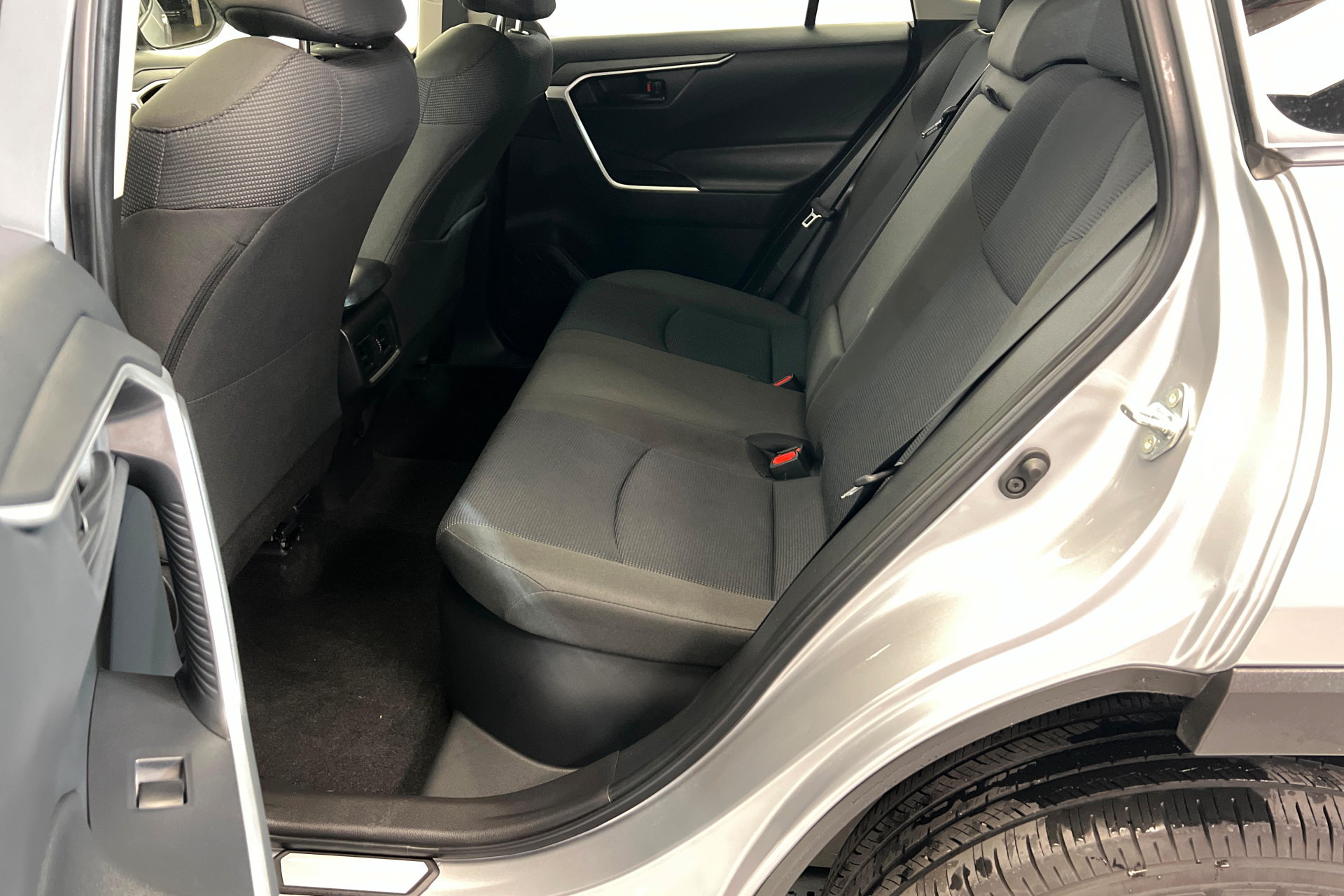 Used 2025 Toyota RAV4 LE AWD/4WD image 21