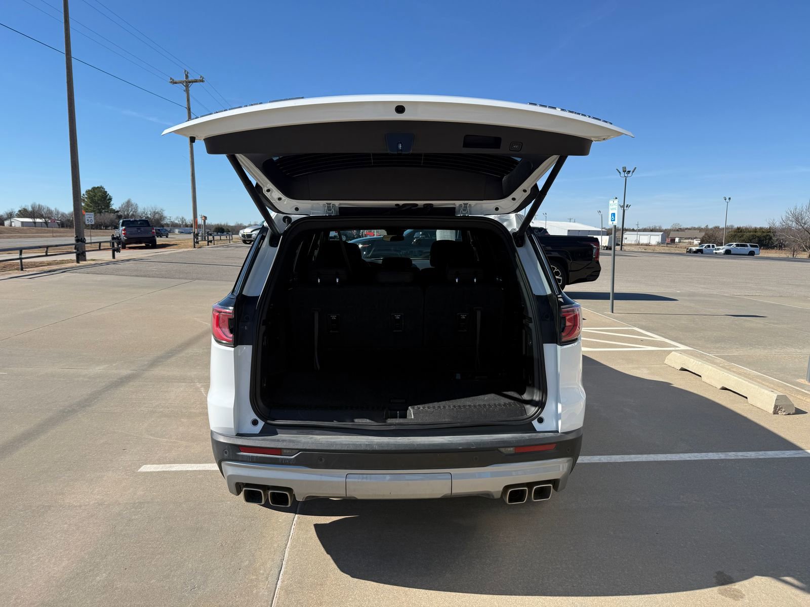 Used 2025 GMC Acadia Elevation image 3
